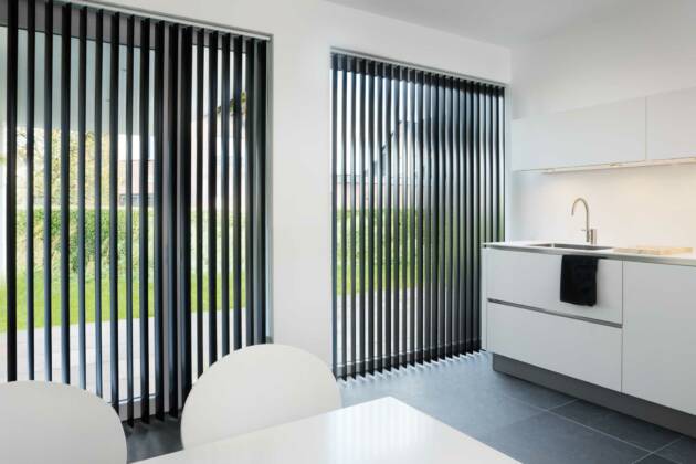 STORES A BANDES VERTICALES VOILAGE